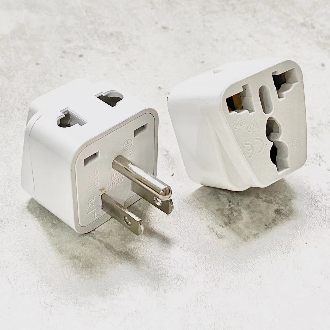 Travel Accessories Canada - Adaptador de viaje Universal 2 en